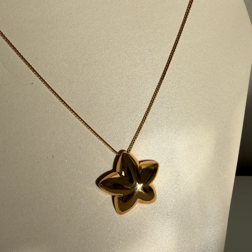 Puffy Golden Star Necklace